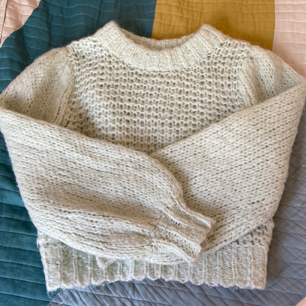 Aritzia Wilfred cropped sweater size XS